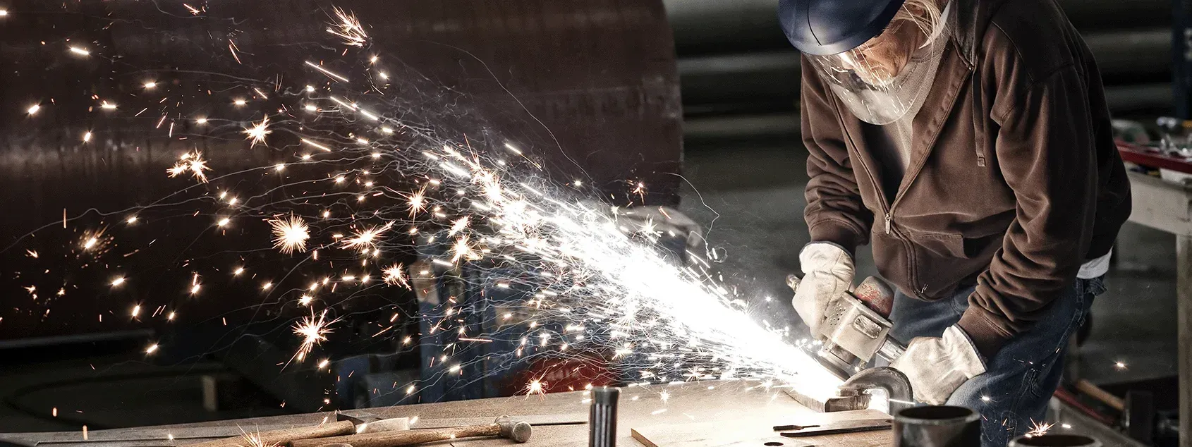 ocel, nenápadná a elegantní